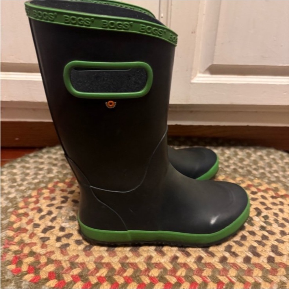 BOGS Black and Green Waterproof Boots rain boots size 4